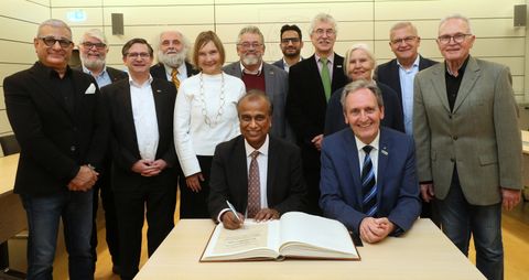 Eintrag ins Goldene Buch