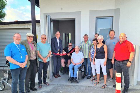Die kleine Einweihungszeremonie geriet zum kommunalpolitischen Ereignis, das auch vier Gemeinderäte/innen besuchten: Rene Unholz, Karl Beck, GR Klaus Pietsch, Wolfgang Eppel, GR Wolfram Gothe, GRin Ursula Calero, Kai Rill, GRin Claudia Stauffer, Marcus Sc