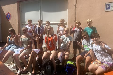 Gruppenbild am Klubraum 