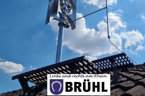 Blick auf die neu installierte Sirene auf dem Rathaus-Dach.
