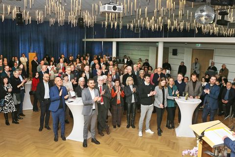 Zu einem positiv stimmenden Jahresauftakt kamen über 300 Gäste aus dem öffentlichen Leben, darunter auch alle Parlamentarier der hiesigen Wahlkreise auf Bundes- und Landesebene in der Festhalle zusammen.