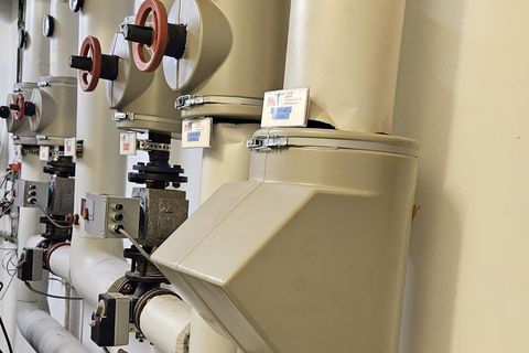 Blick in den Technikraum des Rathauses